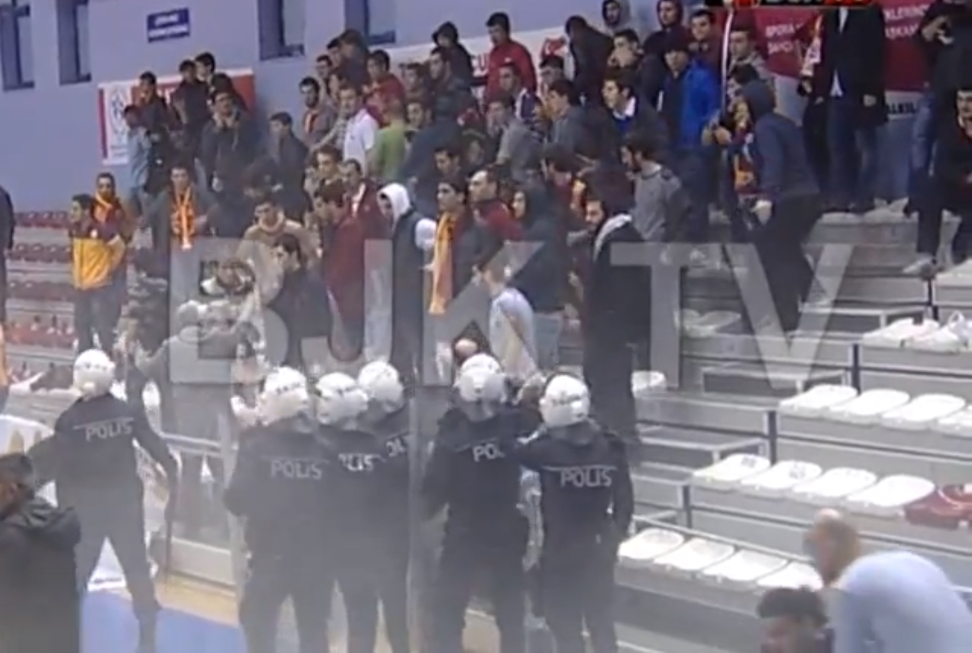 Galatasaray, Upplopp,  Rullstolsbakset, Supportrar, Besiktas